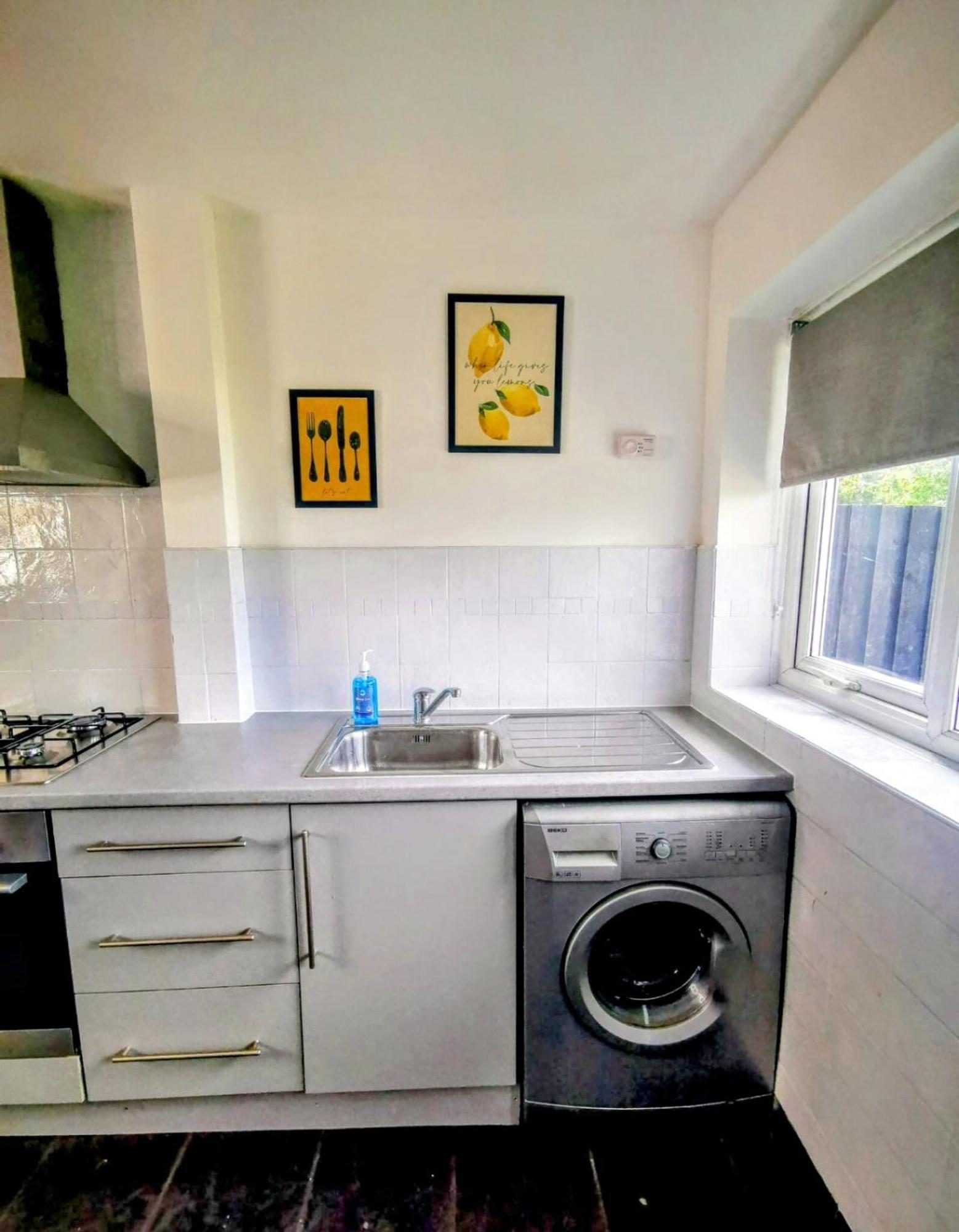 No 7 - Bright, Spacious 3 Bed Home With Parking & Wifi ハイトン エクステリア 写真