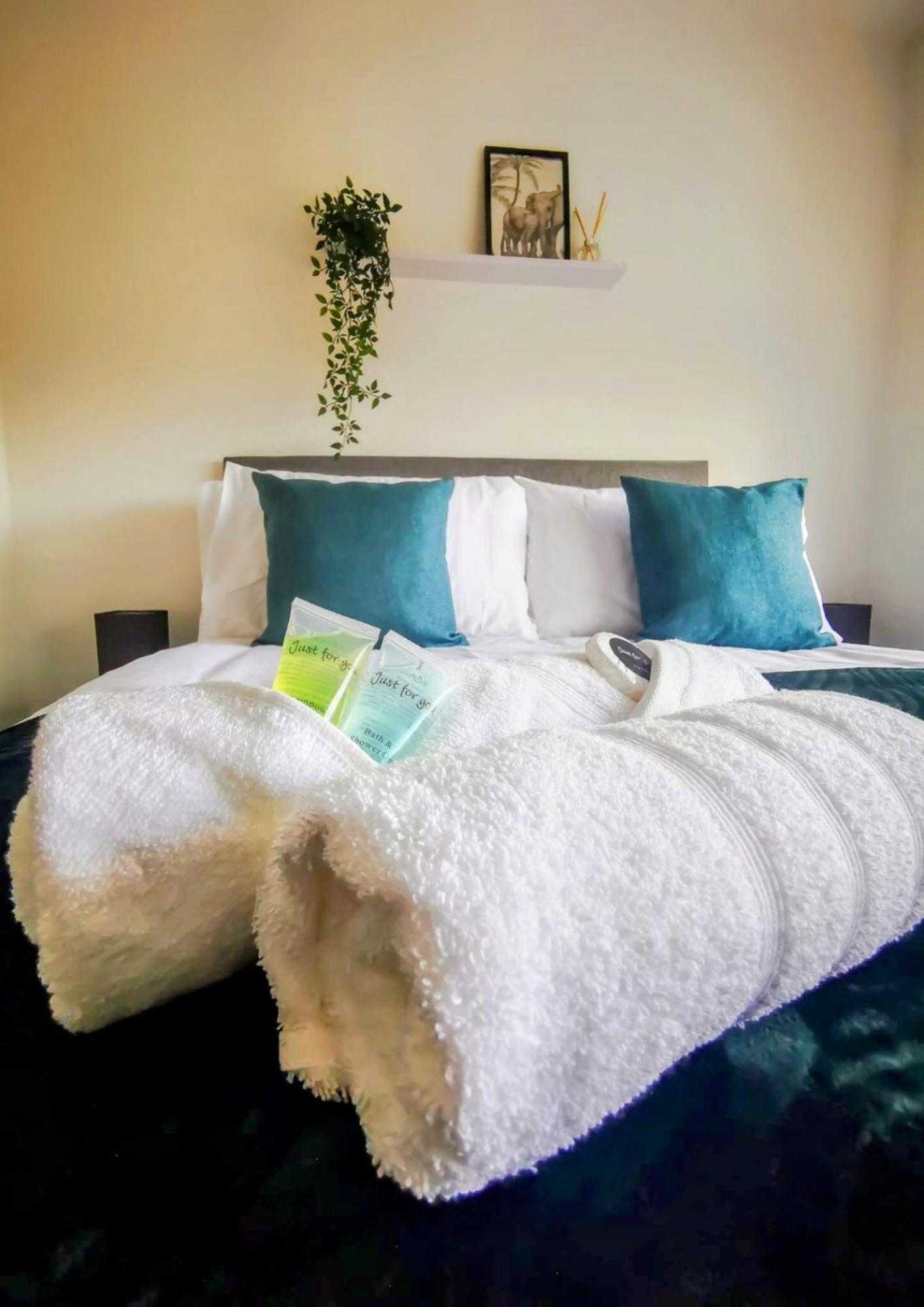 No 7 - Bright, Spacious 3 Bed Home With Parking & Wifi ハイトン エクステリア 写真