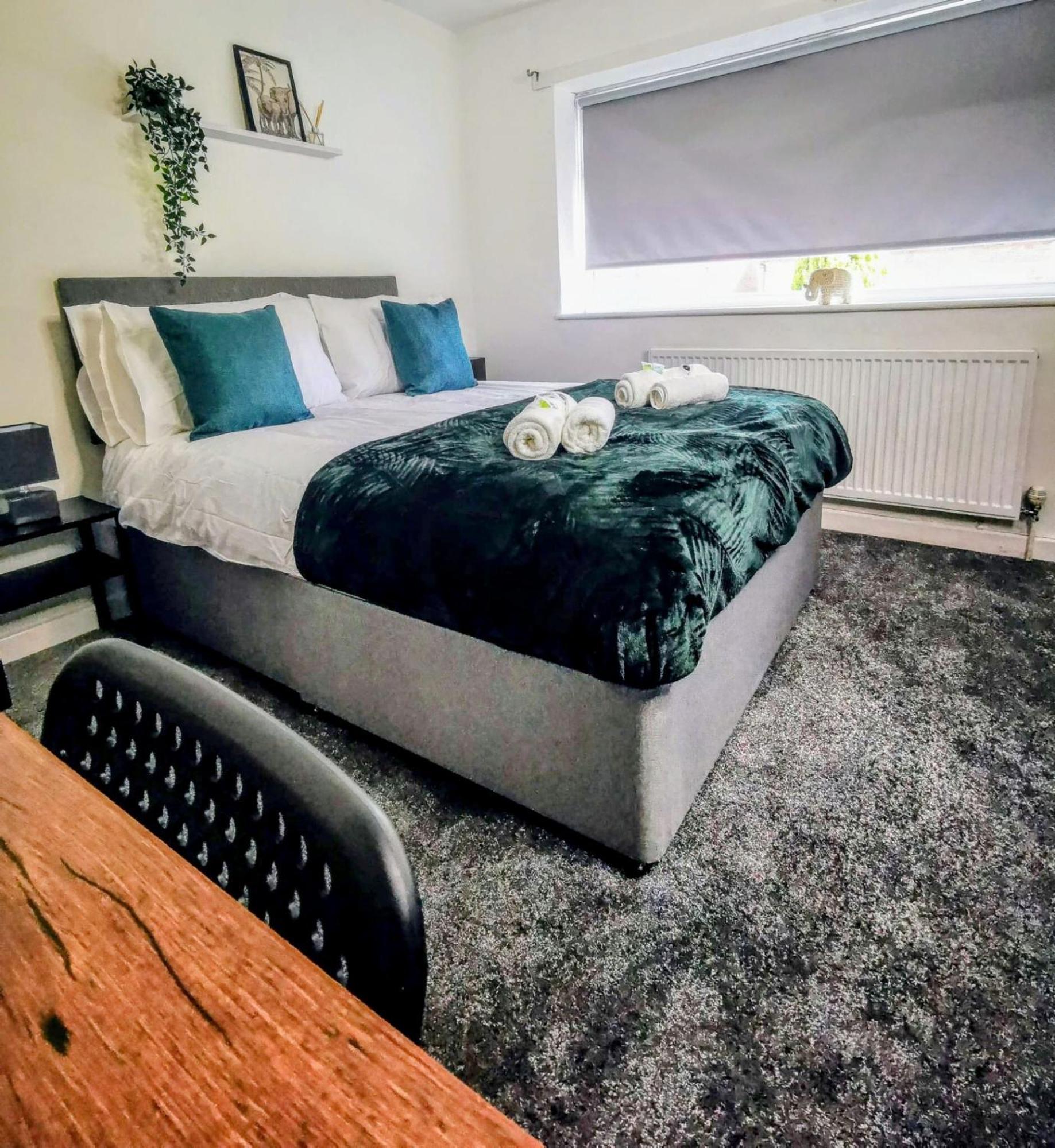 No 7 - Bright, Spacious 3 Bed Home With Parking & Wifi ハイトン エクステリア 写真