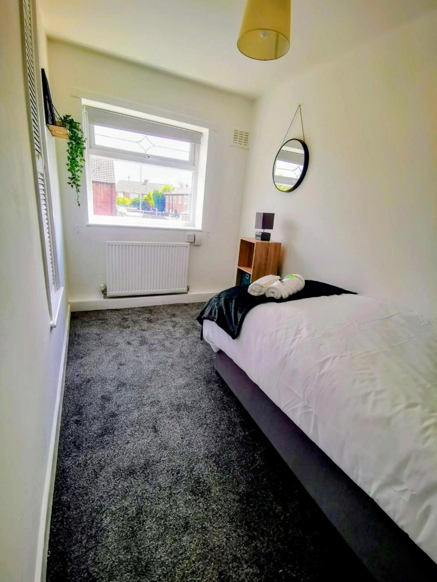 No 7 - Bright, Spacious 3 Bed Home With Parking & Wifi ハイトン エクステリア 写真