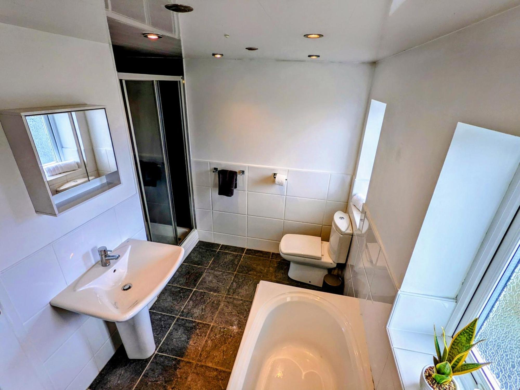 No 7 - Bright, Spacious 3 Bed Home With Parking & Wifi ハイトン エクステリア 写真
